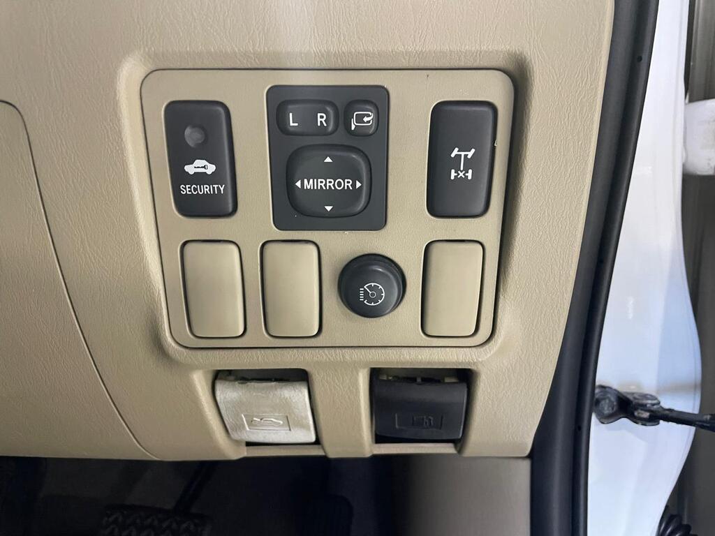 2011 TOYOTA FORTUNER 3.0D-4D R/B A/T thumbnail 10