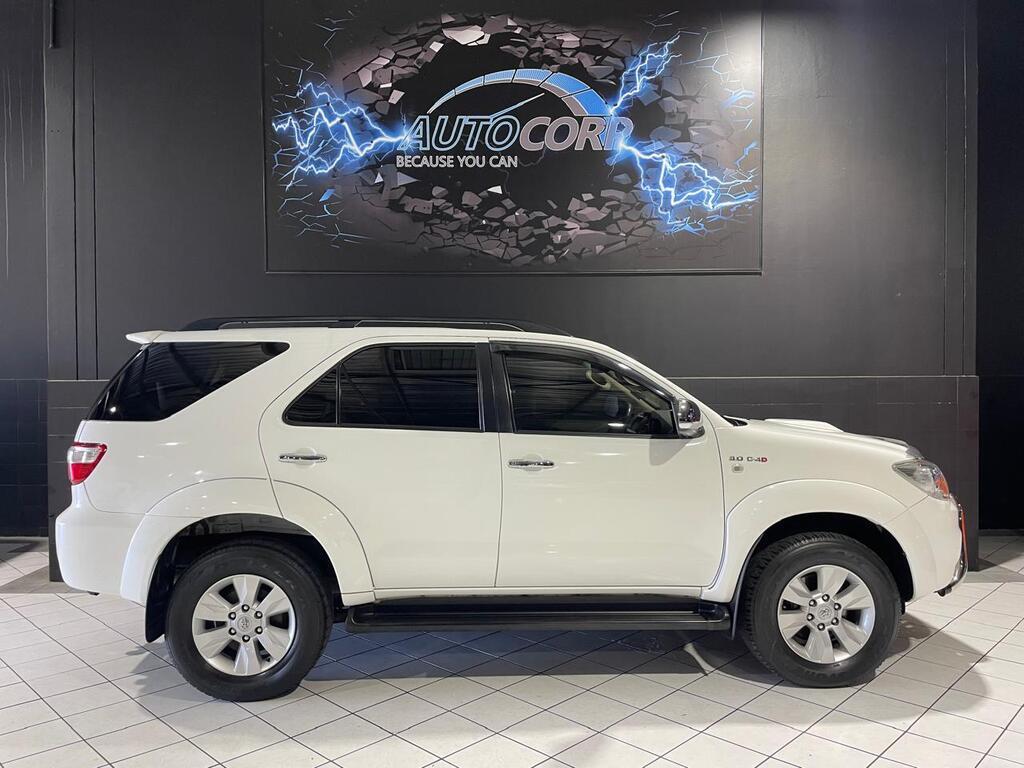 2011 TOYOTA FORTUNER 3.0D-4D R/B A/T thumbnail 3