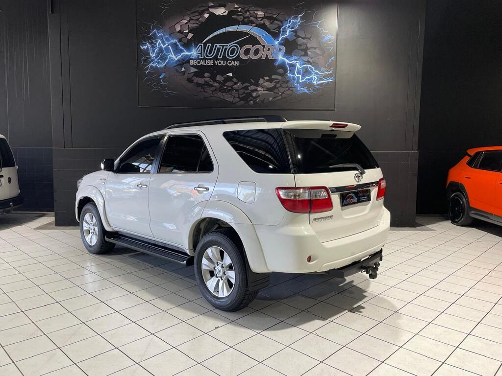 2011 TOYOTA FORTUNER 3.0D-4D R/B A/T thumbnail 4