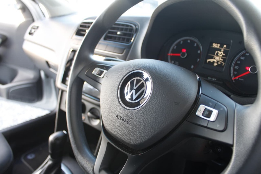 2025 VOLKSWAGEN Polo Vivo, Silver, 17883Kms, Automatic, , Petrol, R289 900, Private Finance