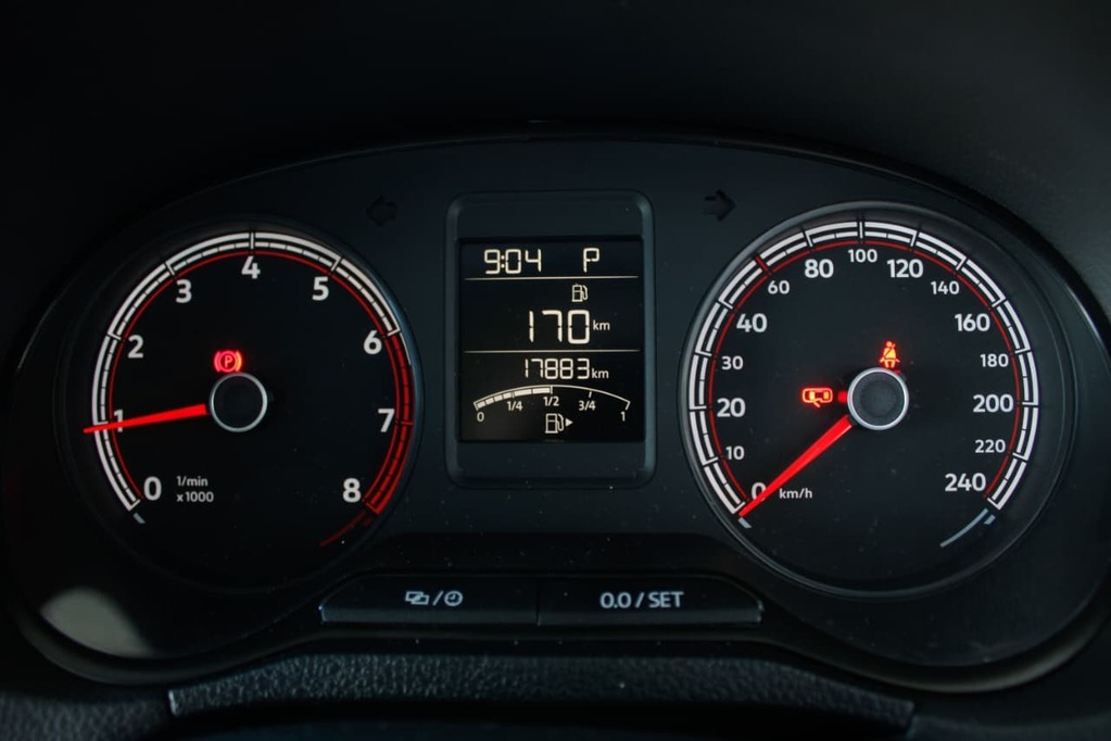 2025 VOLKSWAGEN Polo Vivo, Silver, 17883Kms, Automatic, , Petrol, R289 900, Private Finance