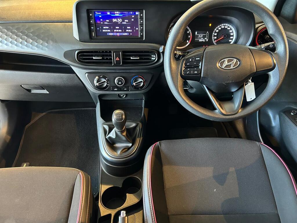 HYUNDAI i10 - Image 8