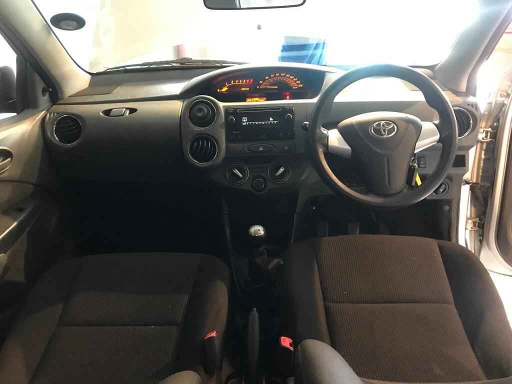 TOYOTA ETIOS - Image 9