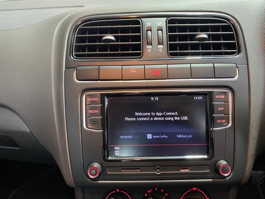 VOLKSWAGEN POLO VIVO POLO VIVO 1.4 COMFORTLINE (5DR) - 11