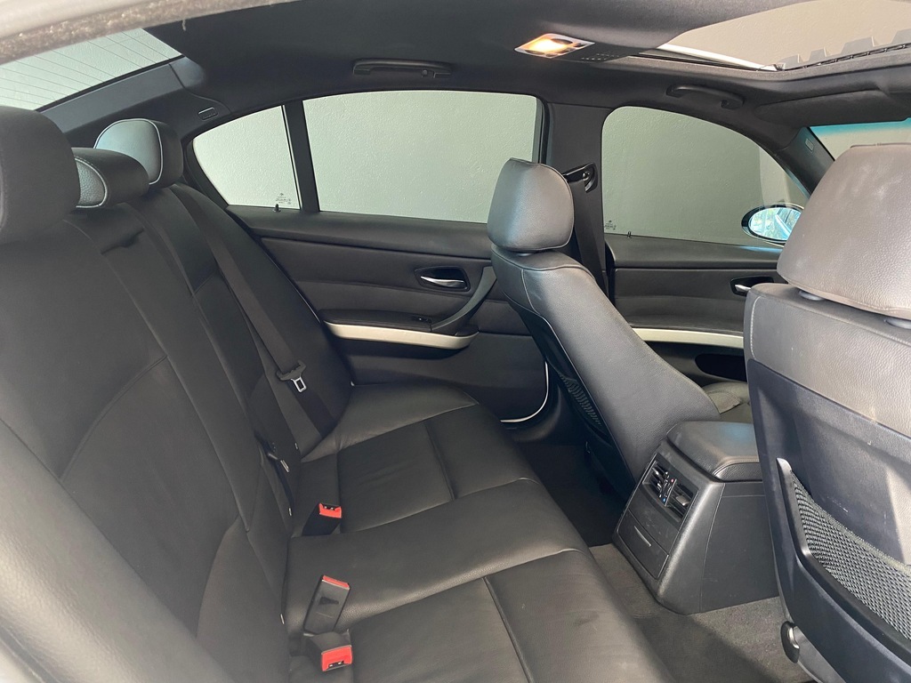 BMW 3 SERIES 323i SPORT A/T (E90)