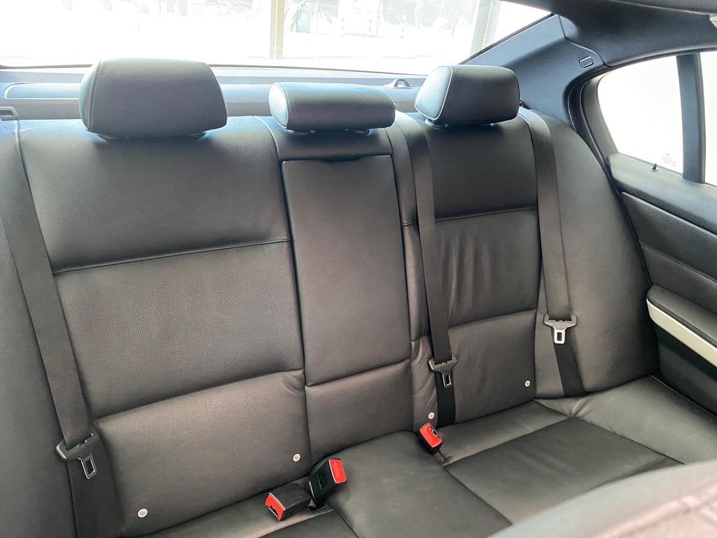 BMW 3 SERIES 323i SPORT A/T (E90)