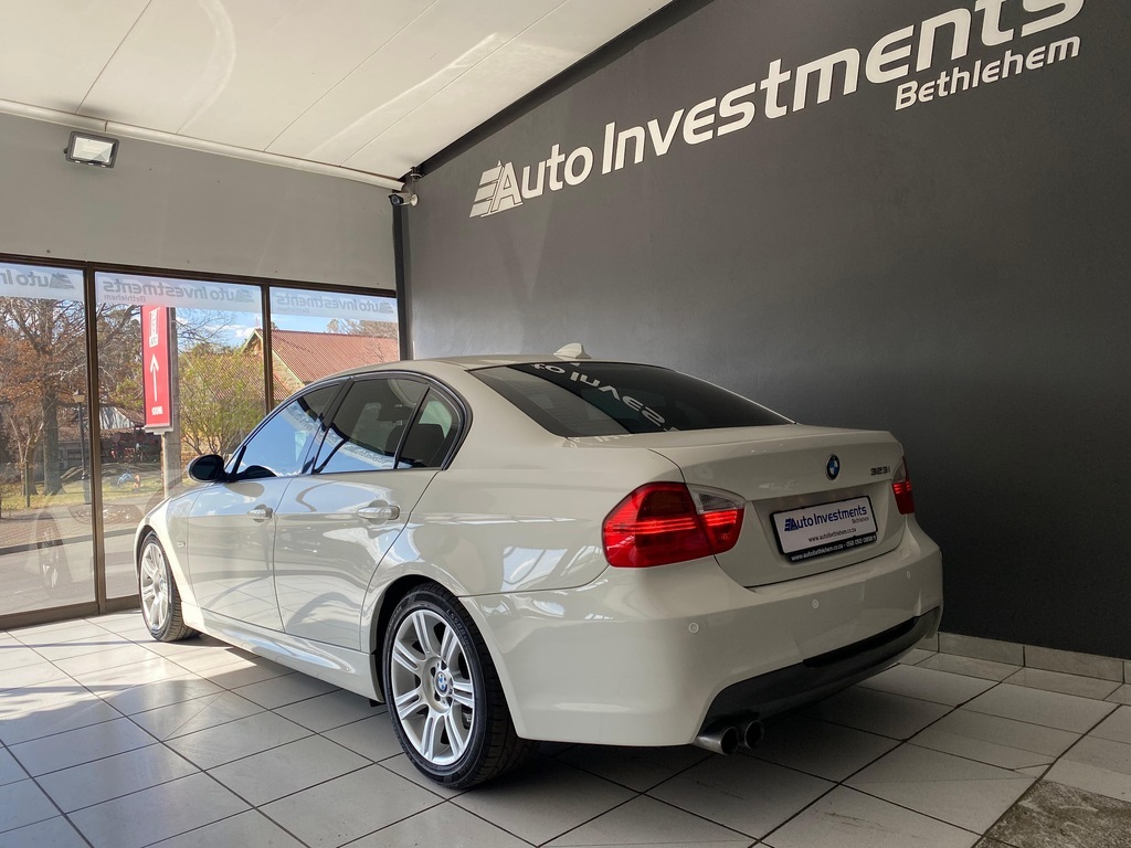 BMW 3 SERIES 323i SPORT A/T (E90)