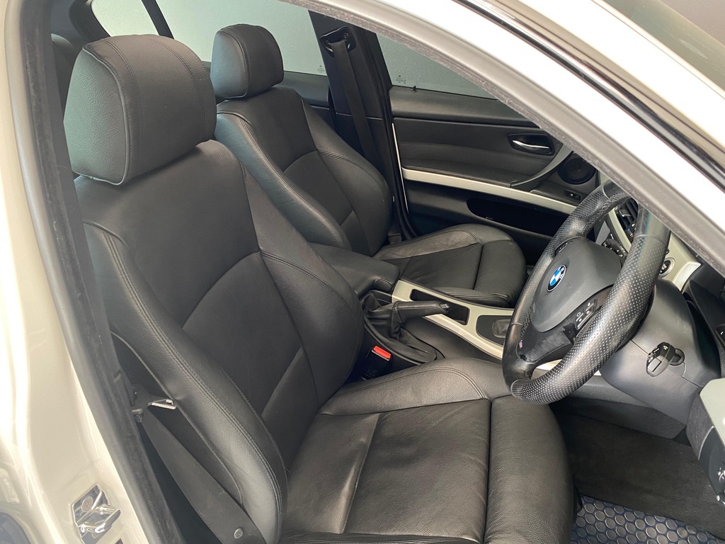 BMW 3 SERIES 323i SPORT A/T (E90)