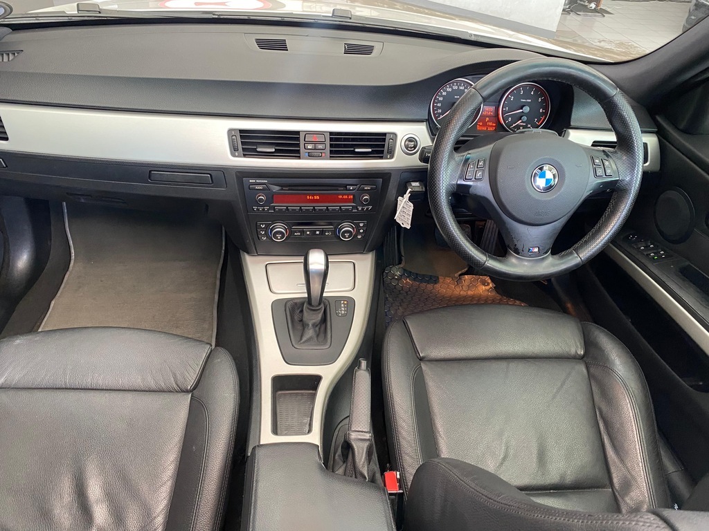 BMW 3 SERIES 323i SPORT A/T (E90)