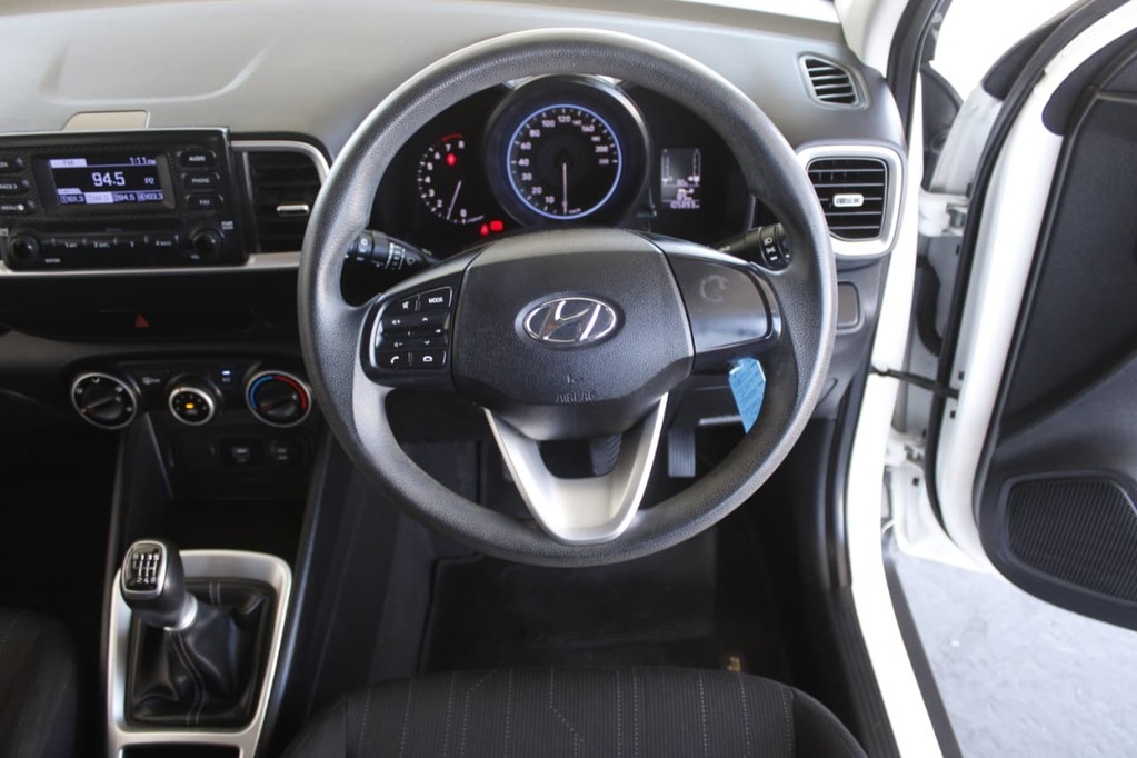 2020 HYUNDAI VENUE, White, 105900Kms, Manual, SUV, Petrol, R179 900, Bellville