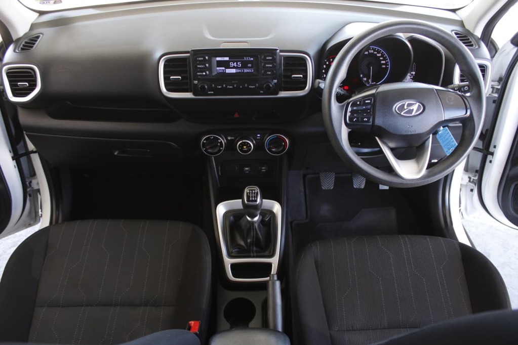 2020 HYUNDAI VENUE, White, 105900Kms, Manual, SUV, Petrol, R179 900, Bellville