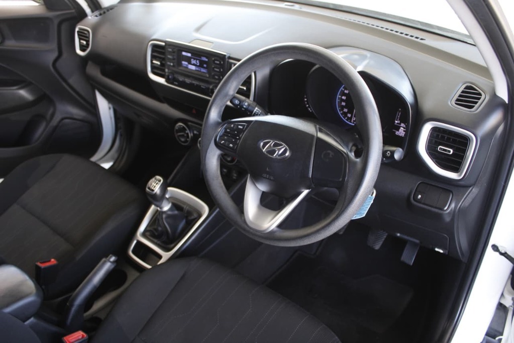 2020 HYUNDAI VENUE, White, 105900Kms, Manual, SUV, Petrol, R179 900, Bellville