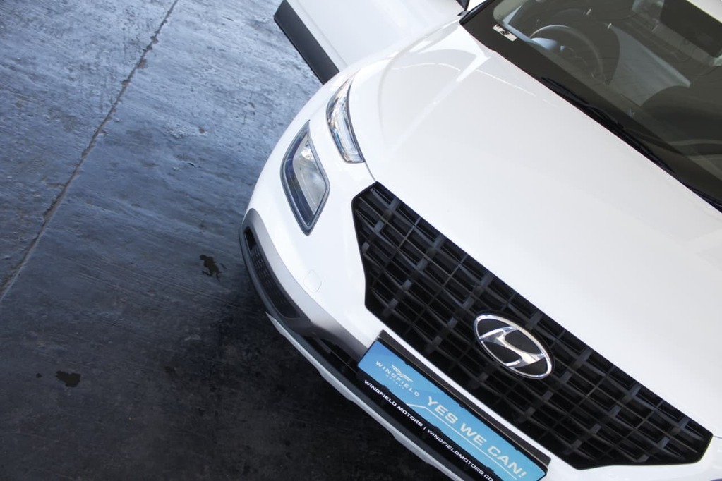2020 HYUNDAI VENUE, White, 105900Kms, Manual, SUV, Petrol, R179 900, Bellville