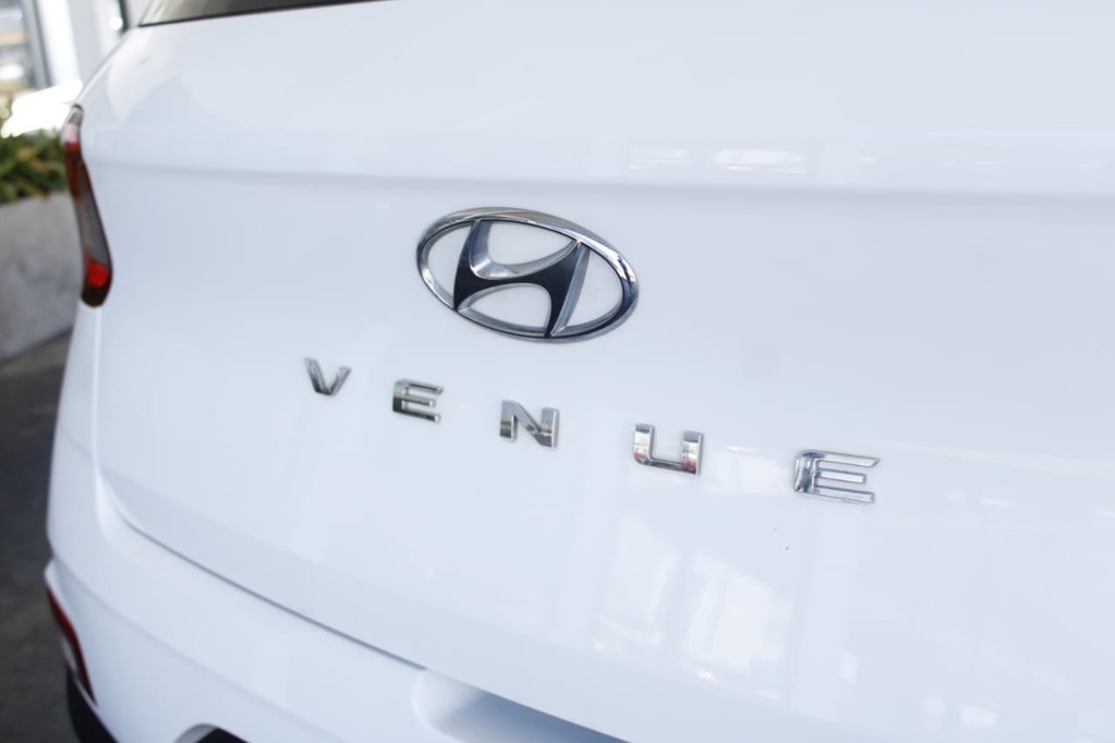 2020 HYUNDAI VENUE, White, 105900Kms, Manual, SUV, Petrol, R179 900, Bellville
