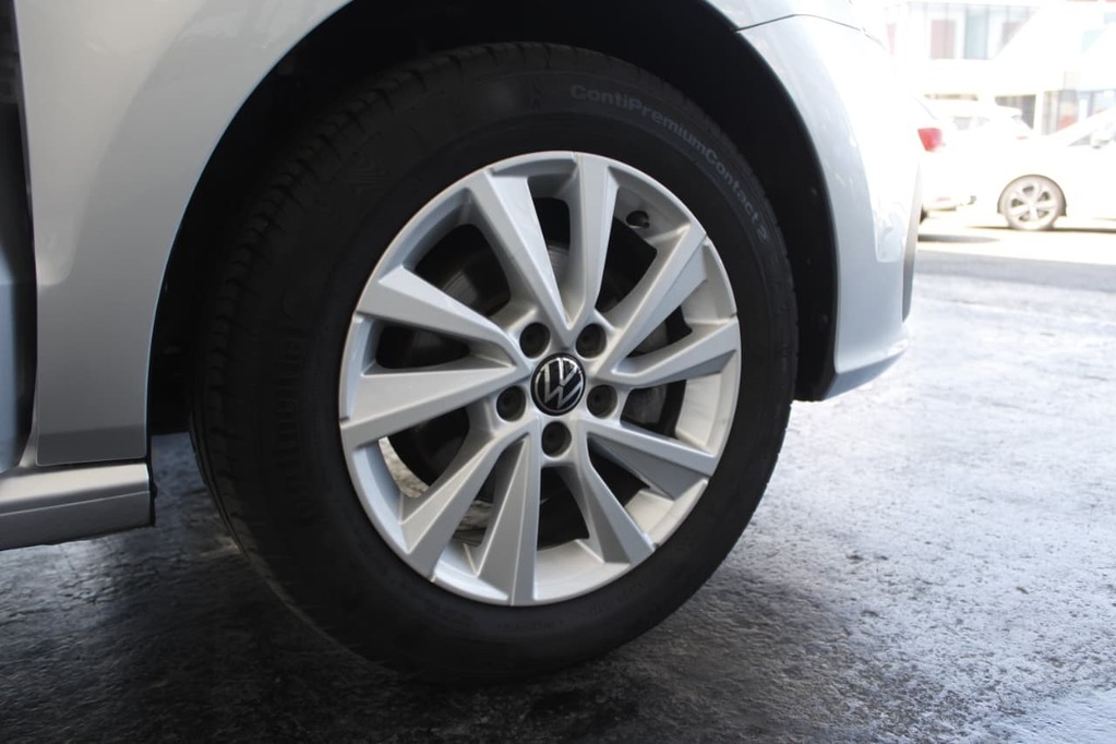 2024 VOLKSWAGEN Polo Vivo, Silver, 25102Kms, Automatic, Hatchback, Petrol, R259 900, Bellville