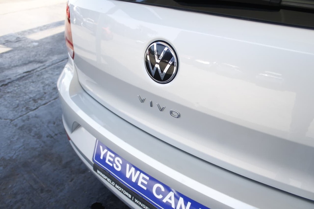 2024 VOLKSWAGEN Polo Vivo, Silver, 25102Kms, Automatic, Hatchback, Petrol, R259 900, Bellville