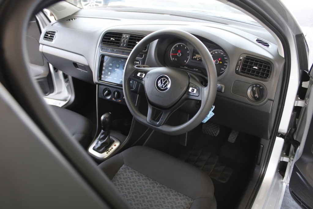 2024 VOLKSWAGEN Polo Vivo, Silver, 25102Kms, Automatic, Hatchback, Petrol, R259 900, Bellville