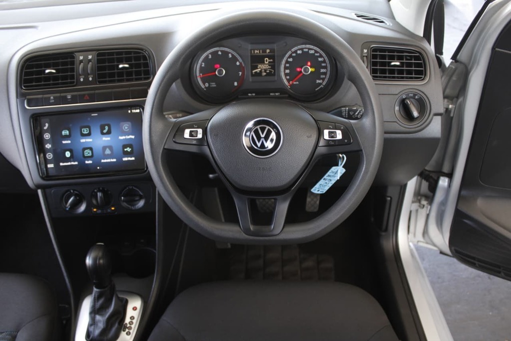 2024 VOLKSWAGEN Polo Vivo, Silver, 25102Kms, Automatic, Hatchback, Petrol, R259 900, Bellville