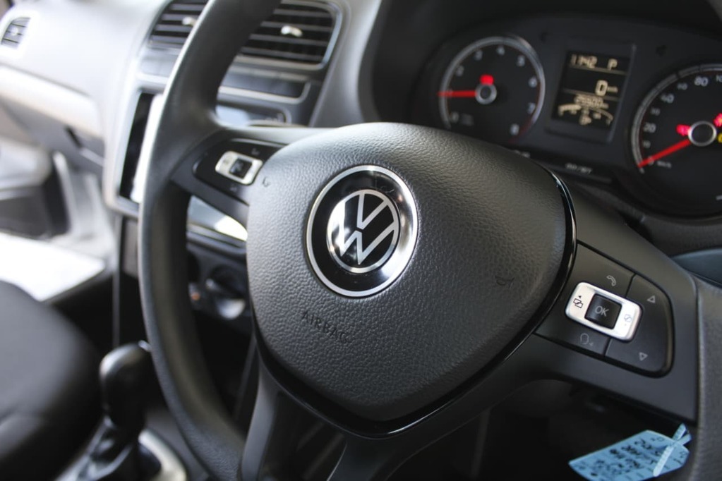 2024 VOLKSWAGEN Polo Vivo, Silver, 25102Kms, Automatic, Hatchback, Petrol, R259 900, Bellville