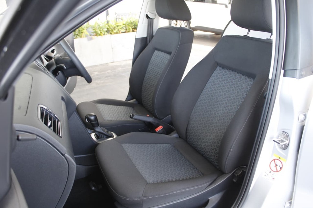 2024 VOLKSWAGEN Polo Vivo, Silver, 25102Kms, Automatic, Hatchback, Petrol, R259 900, Bellville