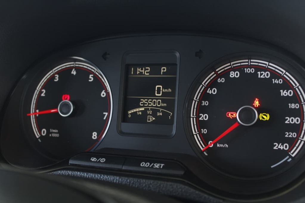 2024 VOLKSWAGEN Polo Vivo, Silver, 25102Kms, Automatic, Hatchback, Petrol, R259 900, Bellville