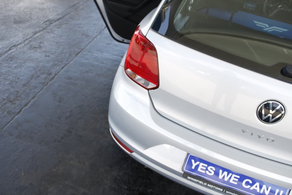 2024 VOLKSWAGEN Polo Vivo, Silver, 25102Kms, Automatic, Hatchback, Petrol, R259 900, Bellville