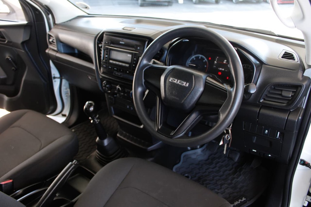 2023 ISUZU D-MAX, White, 118487Kms, Manual, Bakkie Single Cab, Diesel, R329 900, Bellville