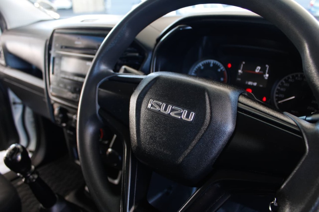 2023 ISUZU D-MAX, White, 118487Kms, Manual, Bakkie Single Cab, Diesel, R329 900, Bellville