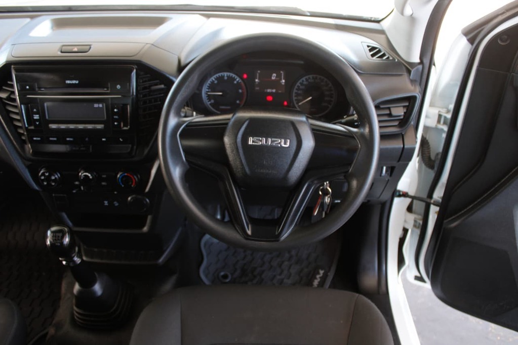 2023 ISUZU D-MAX, White, 118487Kms, Manual, Bakkie Single Cab, Diesel, R329 900, Bellville