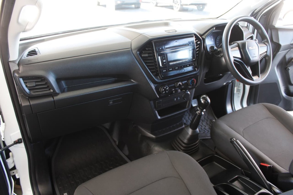 2023 ISUZU D-MAX, White, 118487Kms, Manual, Bakkie Single Cab, Diesel, R329 900, Bellville