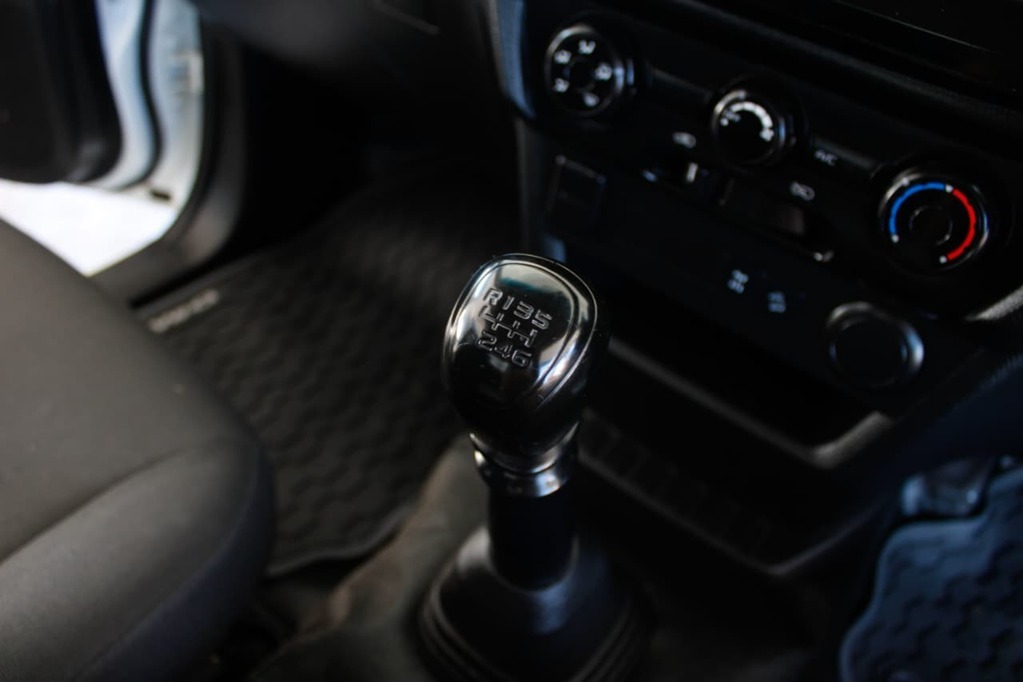 2023 ISUZU D-MAX, White, 118487Kms, Manual, Bakkie Single Cab, Diesel, R329 900, Bellville