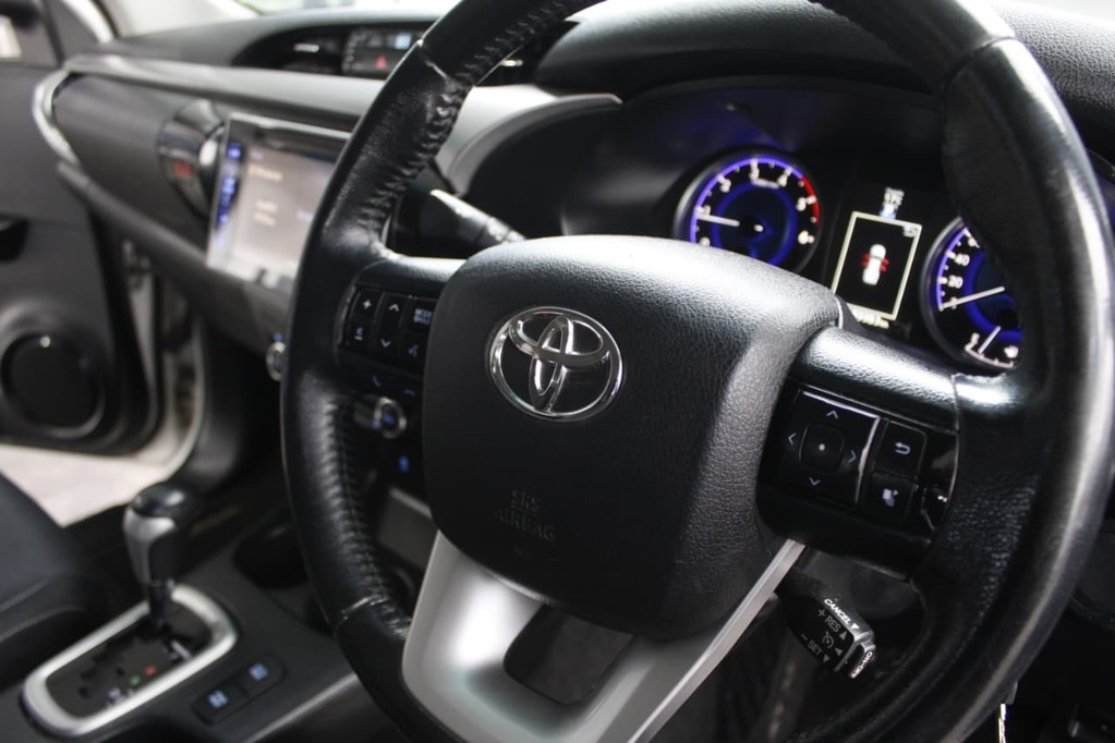 2016 TOYOTA HILUX, White, 190000Kms, Automatic, Bakkie Double Cab, Diesel, R379 900, Bellville
