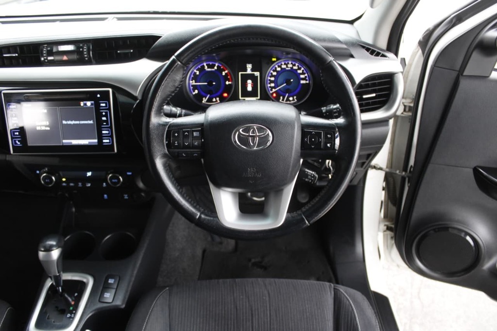 2016 TOYOTA HILUX, White, 190000Kms, Automatic, Bakkie Double Cab, Diesel, R379 900, Bellville
