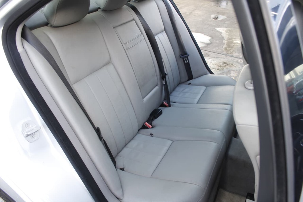 2008 MERCEDES-BENZ C CLASS SEDAN, Silver, 174720Kms, Automatic, Sedan, Petrol, R114 990, Wingfield Motors Bellville