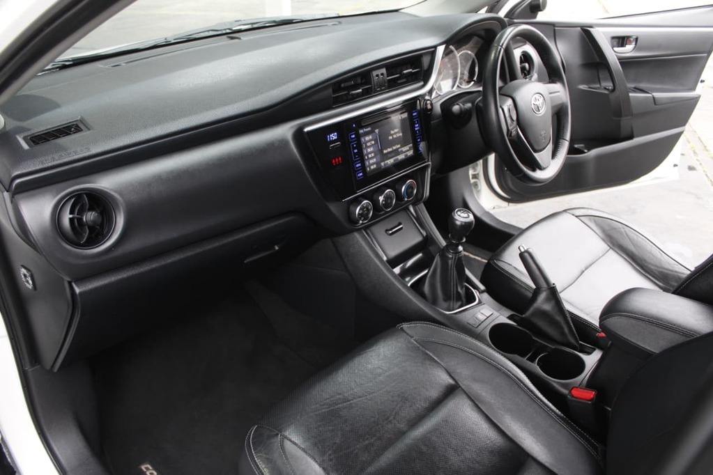 2017 TOYOTA COROLLA, White, 137500Kms, Manual, Sedan, Petrol, R199 900, Bellville