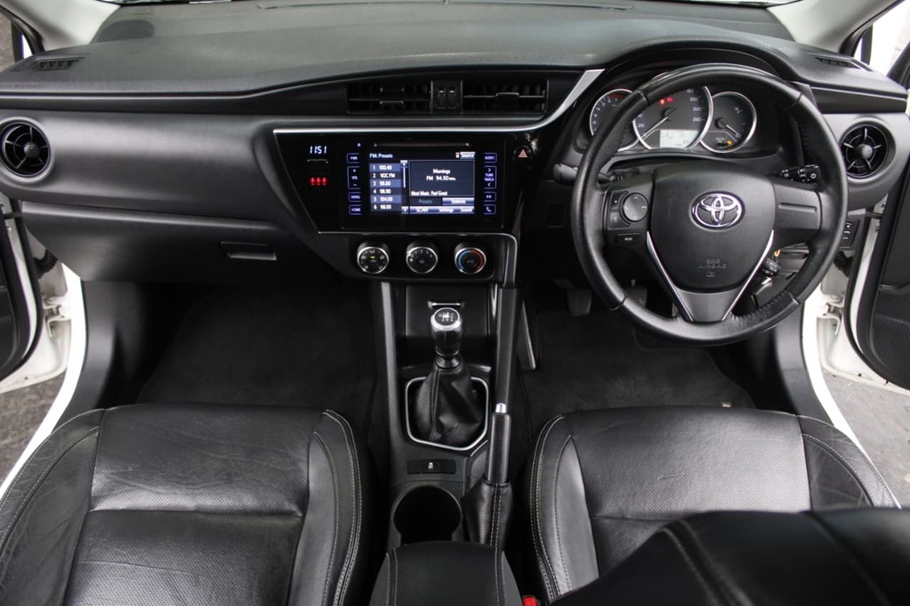 2017 TOYOTA COROLLA, White, 137500Kms, Manual, Sedan, Petrol, R199 900, Bellville