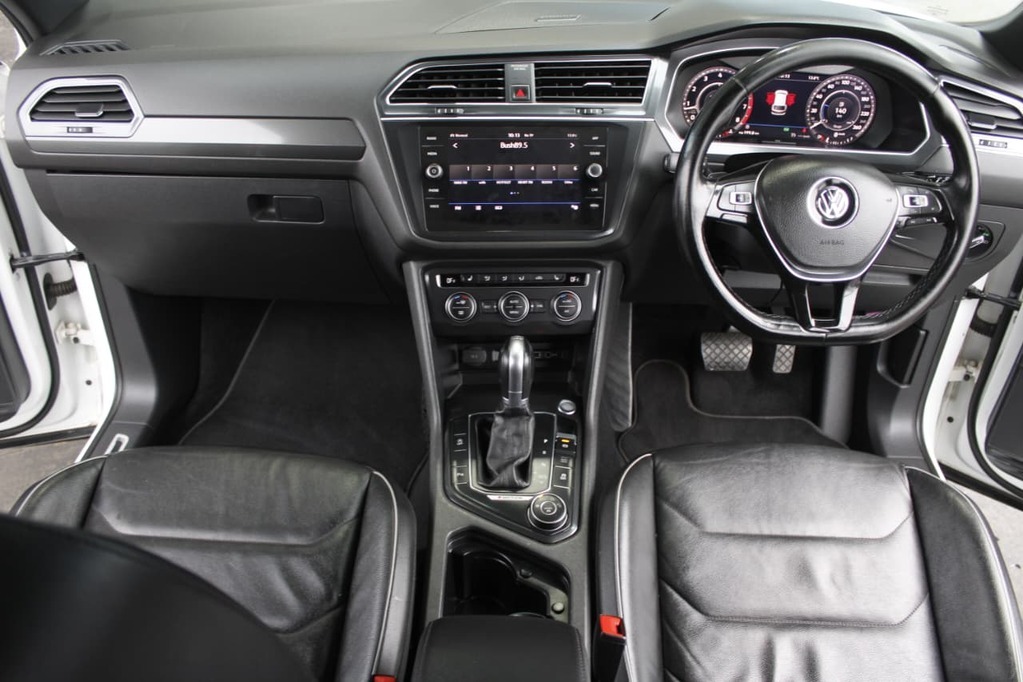 2018 VOLKSWAGEN TIGUAN, White, 178000Kms, Automatic, , Petrol, R329 900, Bellville