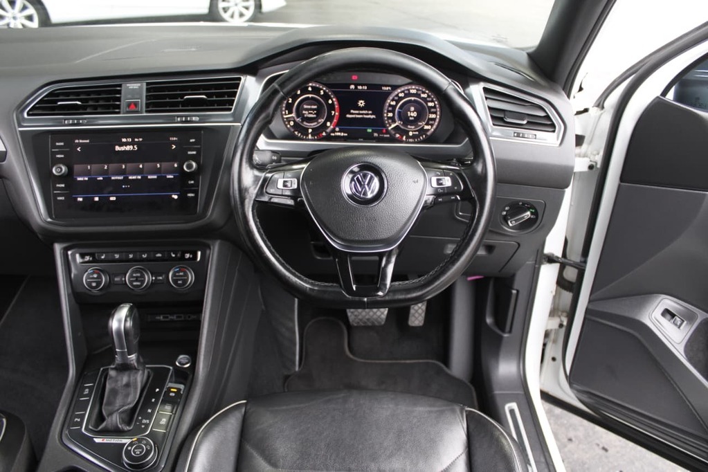 2018 VOLKSWAGEN TIGUAN, White, 178000Kms, Automatic, , Petrol, R329 900, Bellville