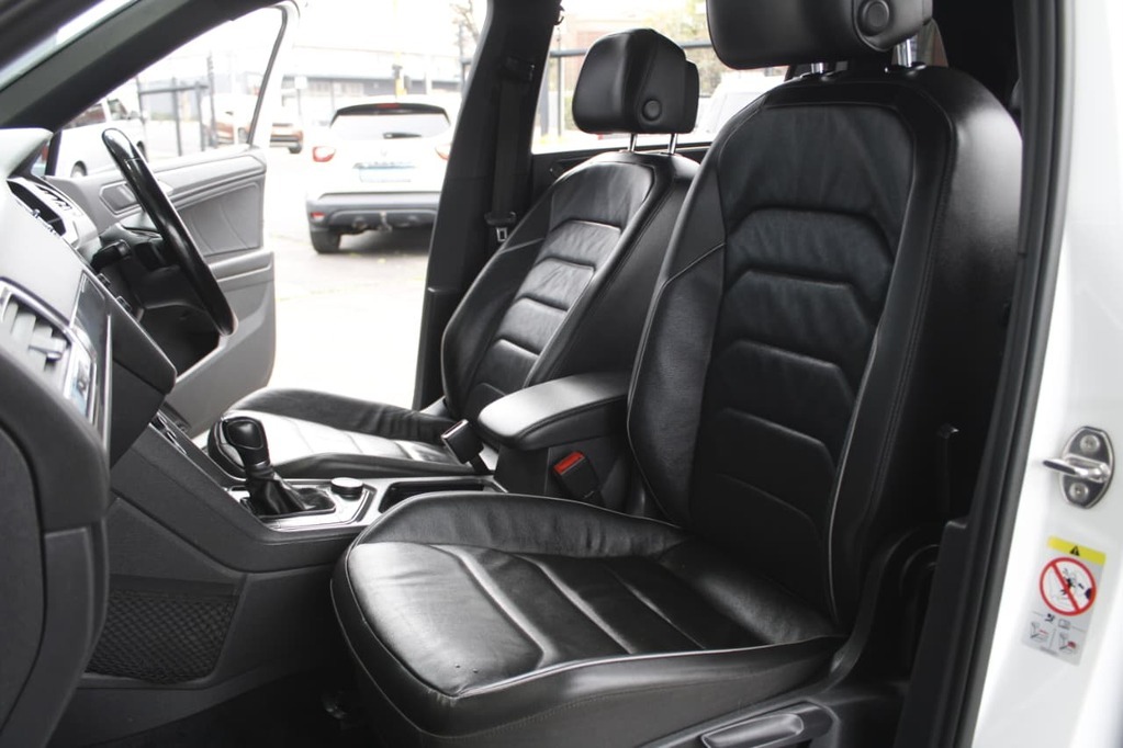 2018 VOLKSWAGEN TIGUAN, White, 178000Kms, Automatic, , Petrol, R329 900, Bellville