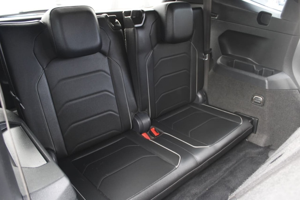 2018 VOLKSWAGEN TIGUAN, White, 178000Kms, Automatic, , Petrol, R329 900, Bellville