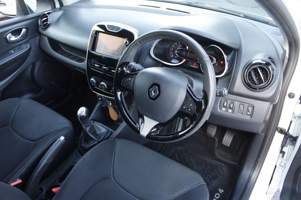 2017 RENAULT CLIO IV, White, 62136Kms, Manual, , Petrol, R139 900, Bellville