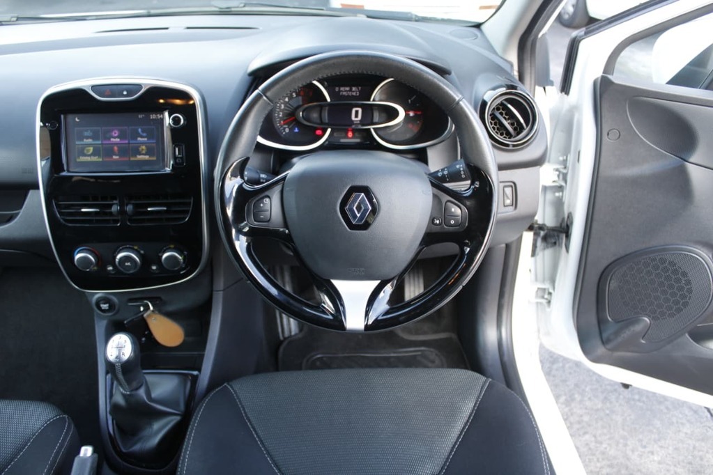 2017 RENAULT CLIO IV, White, 62136Kms, Manual, , Petrol, R139 900, Bellville