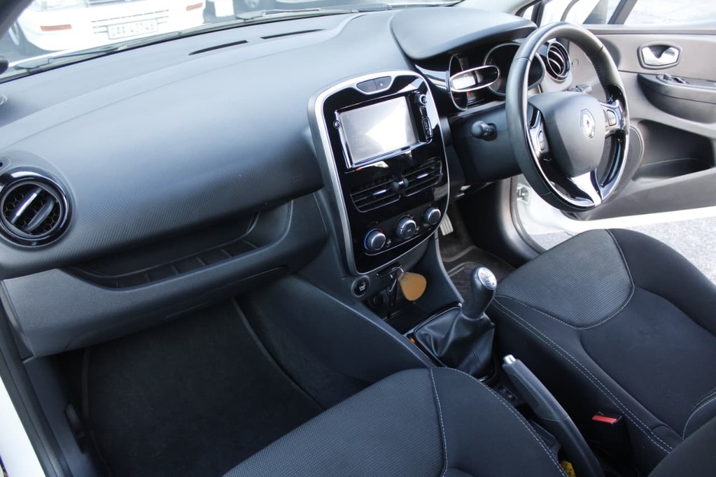 2017 RENAULT CLIO IV, White, 62136Kms, Manual, , Petrol, R139 900, Bellville