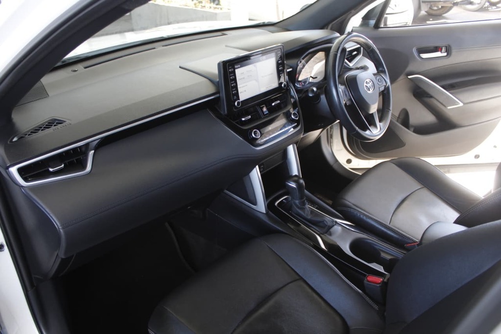 2021 TOYOTA COROLLA CROSS, White, 93000Kms, Automatic, SUV, Petrol, R299 900, Wingfield Motors Bellville