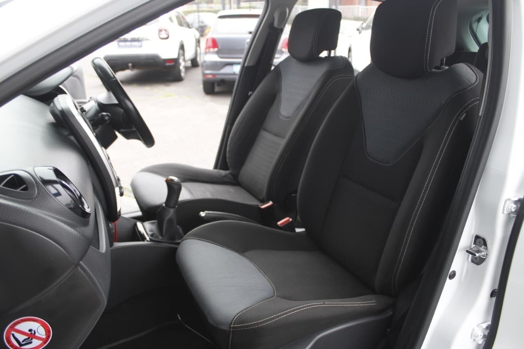 2015 RENAULT CLIO IV, White, 152323Kms, Manual, , Petrol, R129 990, Bellville