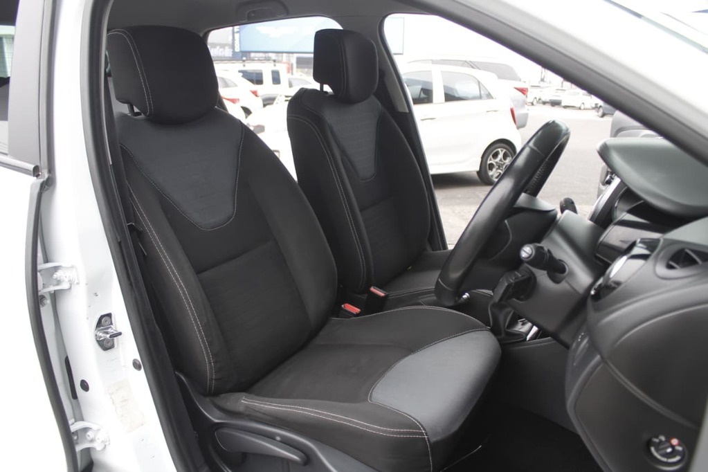 2015 RENAULT CLIO IV, White, 152323Kms, Manual, , Petrol, R129 990, Bellville