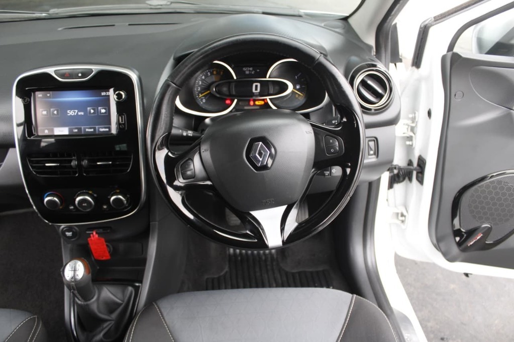 2015 RENAULT CLIO IV, White, 152323Kms, Manual, , Petrol, R129 990, Bellville