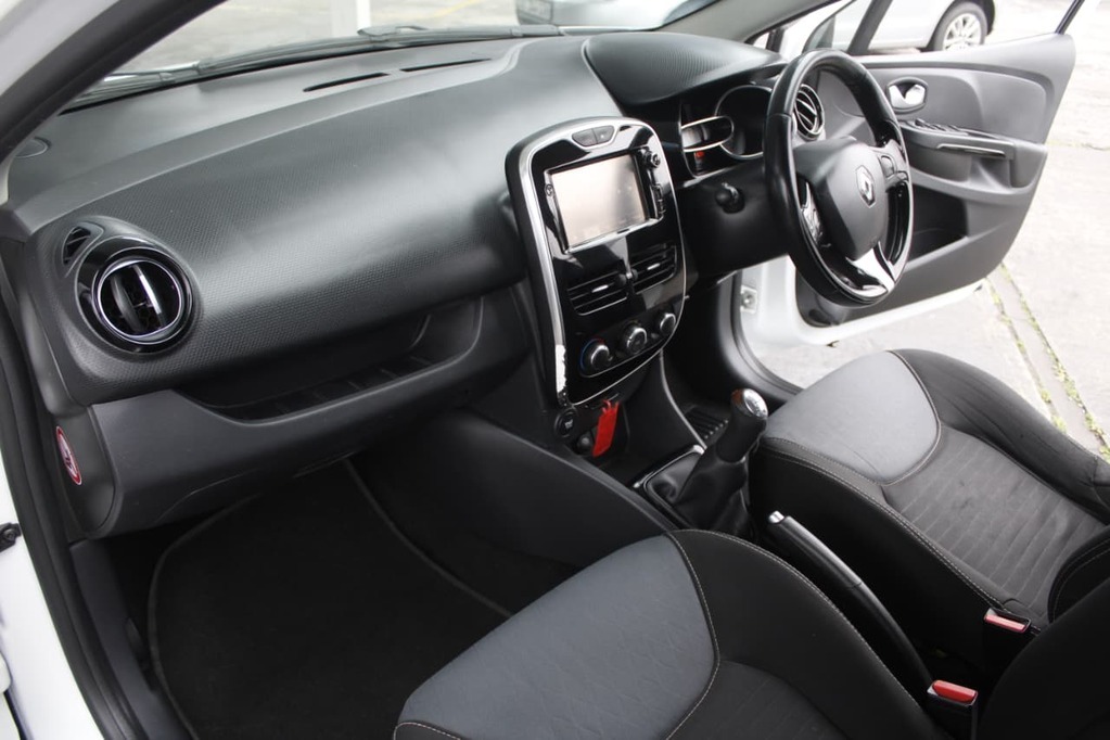 2015 RENAULT CLIO IV, White, 152323Kms, Manual, , Petrol, R129 990, Bellville