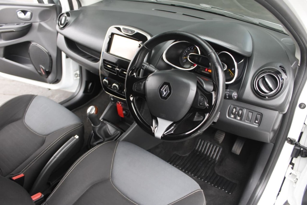 2015 RENAULT CLIO IV, White, 152323Kms, Manual, , Petrol, R129 990, Bellville