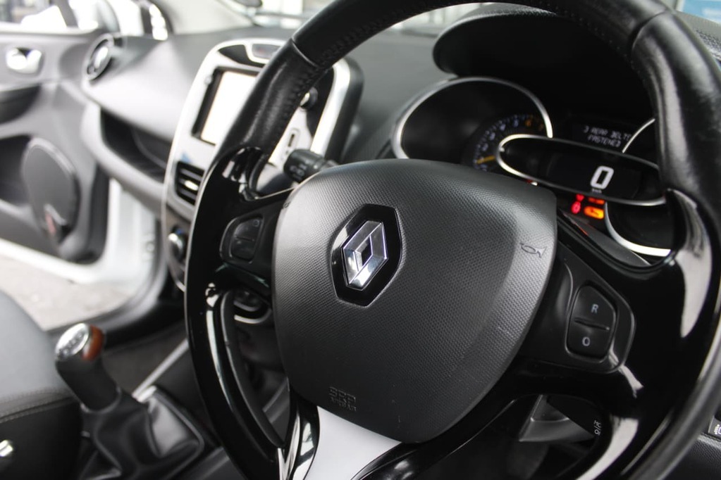 2015 RENAULT CLIO IV, White, 152323Kms, Manual, , Petrol, R129 990, Bellville